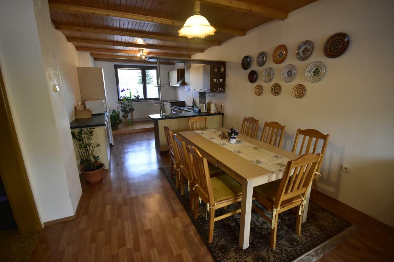 Privat Bea Apartment Podturen Екстериор снимка